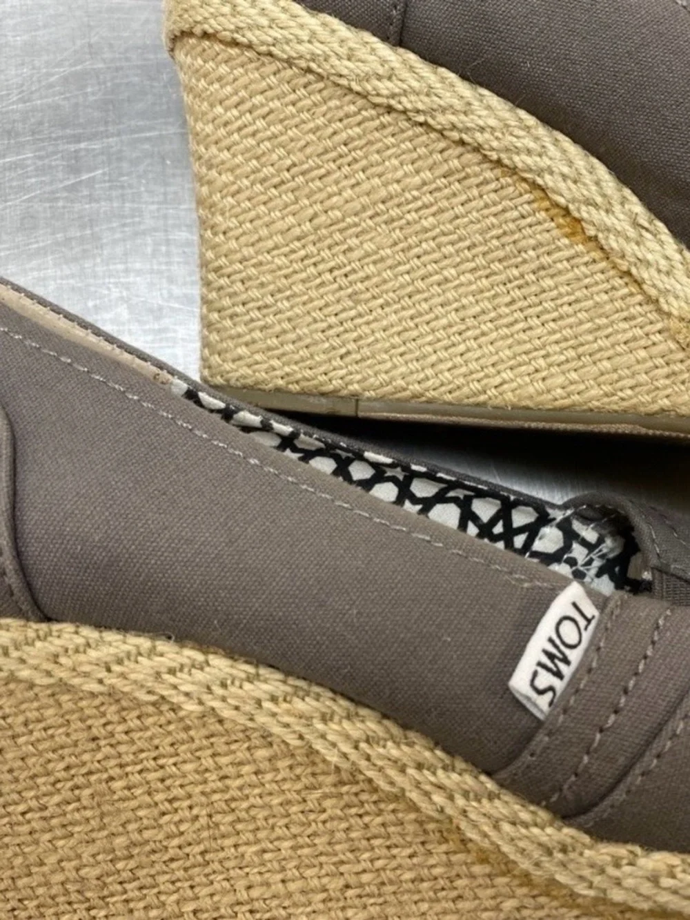 TOMS Calypso Gray Canvas Peep-Toe Espadrille Wedge Heels - Size 8